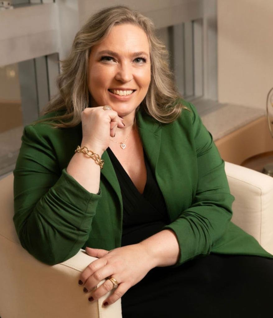 Dra. Sandra Reolon, Cirurgiã Plástica